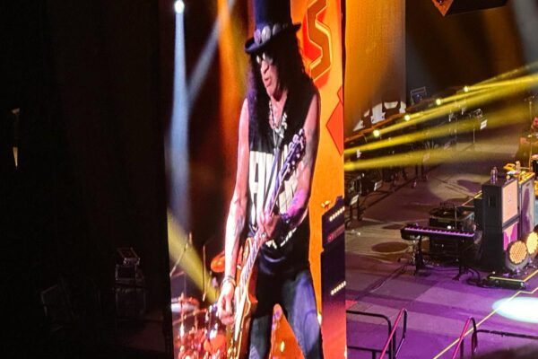 Slash featuring Myles Kennedy