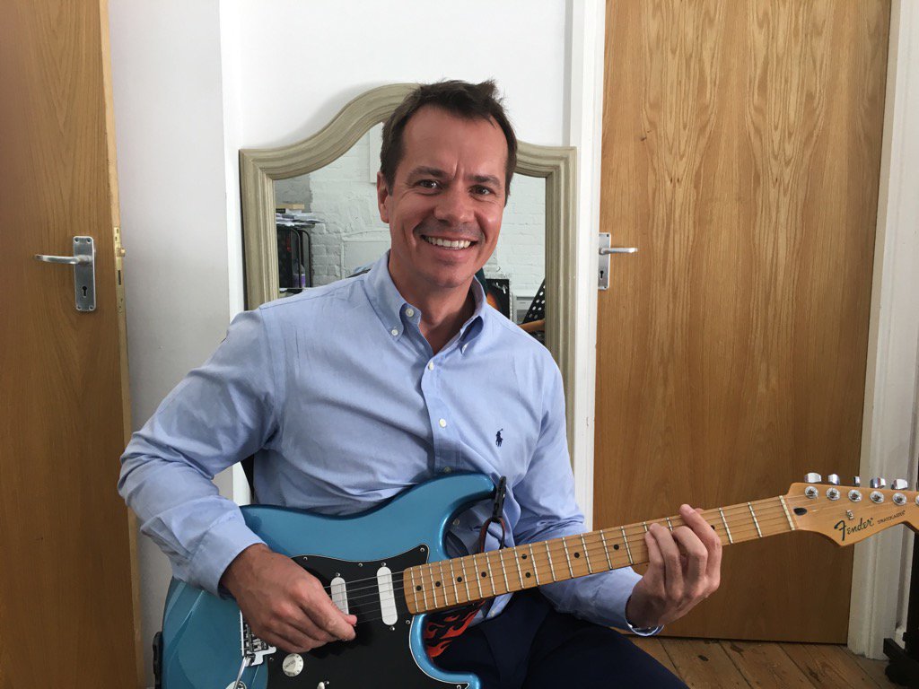 guitar lessons kensington London Guitar Academy Guitar Lessons London